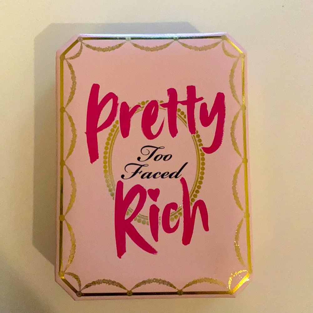 Too Faced: Pretty and Rich Eye Shadow